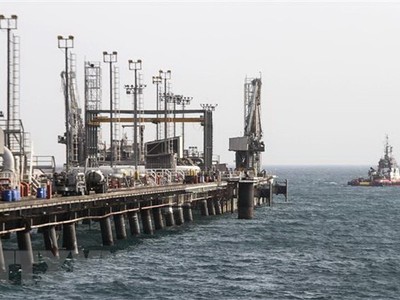 Giàn khoan dầu của Iran trên đảo Khark, ngoài khơi vùng Vịnh Persian. (Nguồn: AFP/TTXVN).