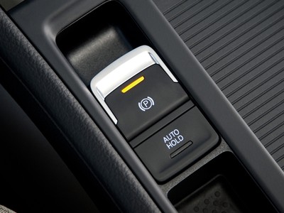 Chuyện gì xảy ra khi kéo phanh tay điện tử ở 190 km/h?