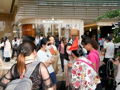 Nhà đầu tư vào PPMiao biểu tình tại Thượng Hải hồi giữa tháng 8. Ảnh: Reuters