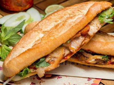 Cuộc 'săn' những hàng bánh mì ngon nhất Việt Nam của khách Tây