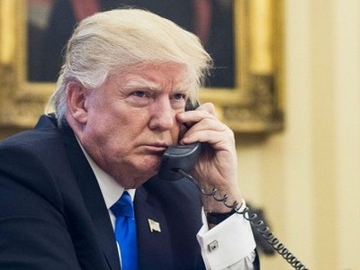 Ông Trump hôm nay tweet rằng ông dùng điện thoại bàn của Nhà Trắng nhiều hơn iPhone. Ảnh: Mashable.