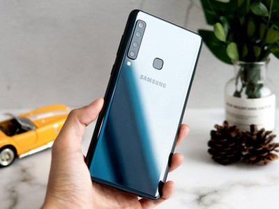 Điện thoại bốn camera sau của Samsung có giá 12,5 triệu đồng
