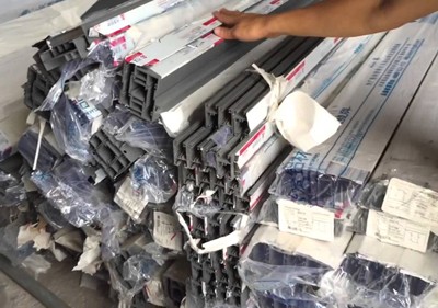Nhôm giá rẻ Trung Quốc được nhập về Việt Nam.