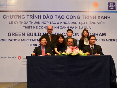 Lễ ký thỏa thuận hợp tác và khóa đào tạo giảng viên thiết kế công trình xanh và hiệu quả.