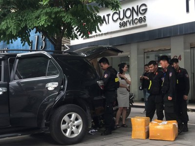 Nhiều cửa hàng Nhật Cường Mobile bị khám xét