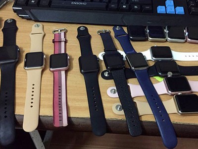 Apple Watch cũ có giá từ khoảng 2 triệu đồng, tùy hình thức, phụ kiện. Ảnh: Lê Đức.
