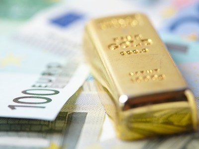 Giá vàng hôm nay ngày 17/8: Vàng thế giới bị chốt lời, trong nước giữ đà tăng nhẹ