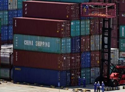 Các container hàng hóa tại cảng Dương Sơn, Thượng Hải, Trung Quốc. Ảnh: Reuters.
