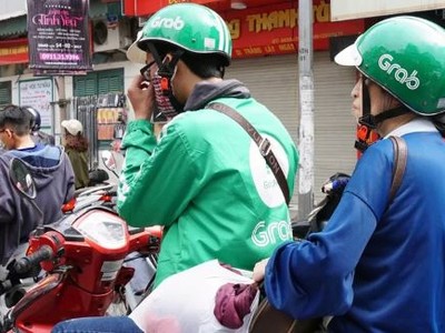 Hà Nội muốn cấp thẻ cho người điều khiển xe máy tham gia vận chuyển khách và hàng hoá. Ảnh: Giang Huy.