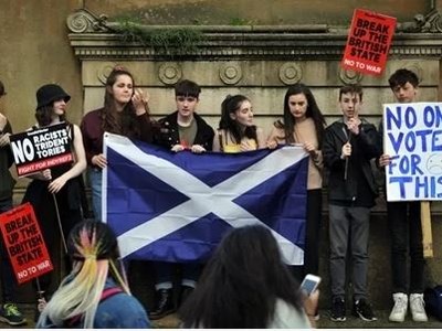 Người biểu tình tại Glasgow ngày 31/8. Ảnh: AFP.