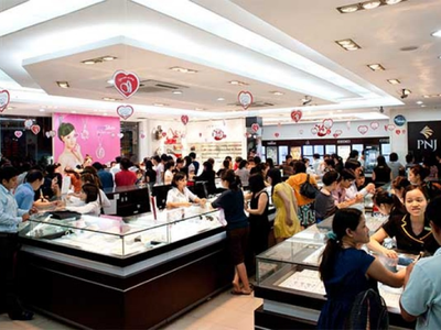 Cổ phiếu giảm sâu, giám đốc khối của PNJ tranh thủ gom mua