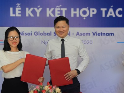 Chủ tịch HĐQT Hệ thống Anh ngữ Quốc tế ASEM – ông Trần Vĩnh Quý và Bà Dương Thị Mỹ Linh, Giám đốc phát triển đối tác của Nisai tại Việt Nam.