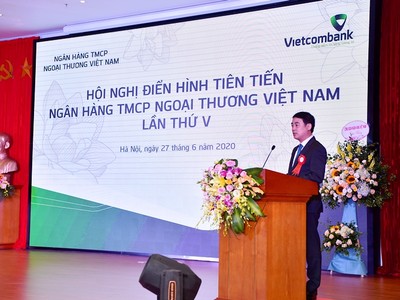 Ông Nghiêm Xuân Thành, Ủy viên Ban thường vụ Đảng ủy Khối Doanh nghiệp Trung ương, Bí thư Đảng ủy, Chủ tịch HĐQT Vietcombank phát biểu tại Hội nghị.