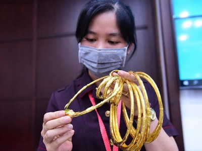 Giá vàng hôm nay ngày 6/10: Giá vàng trong nước tăng vọt hơn 250.000 đồng/lượng