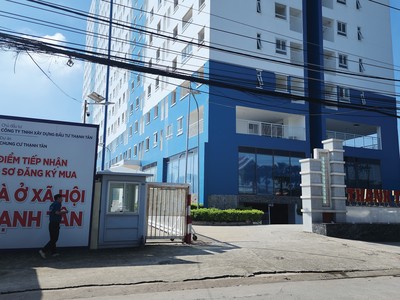 Quang cảnh vắng vẻ tại dự án Thạnh Tân. Ảnh: Việt Dũng.