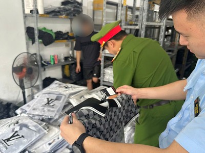 500 vụ liên quan buôn lậu, hàng giả, gian lận thương mại tại Hà Nội đã được xử lý trong tháng 11/2025. Ảnh: Chi Cục Quản lý thị trường Hà Nội.