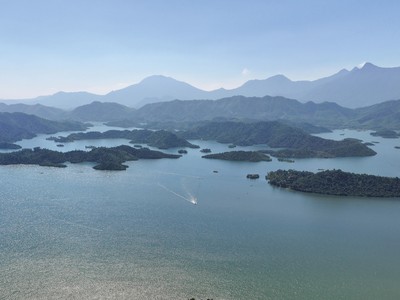 Vẻ đẹp nguyên sơ của Hồ Núi Cốc, Thái Nguyên.