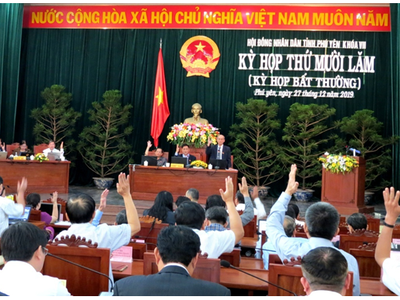 HĐND tỉnh Phú Yên biểu quyết thông qua các Nghị quyết tại kỳ họp.