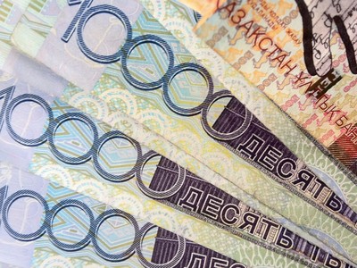 Kazakhstan thả nổi tiền tệ, đồng tenge giảm giá 23%