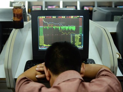 Nhận tin xấu, chứng khoán Trung Quốc lại chao đảo ngày cuối tuần