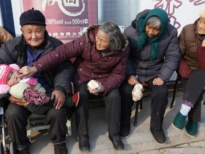  Tại sao Trung Quốc bỏ chính sách một con?