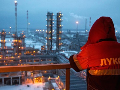 Ả Rập Xê út và Nga đồng ý cắt giảm sản lượng dầu