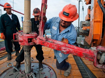 Nhiều giếng dầu bắt đầu được kích hoạt khi giá vượt 50 USD/thùng