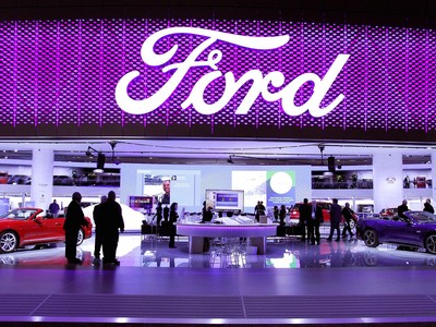 Bất chấp cảnh báo của ông Trump, CEO Ford vẫn đưa sản xuất ra nước ngoài