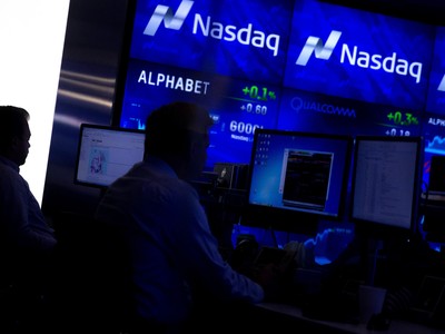 Nasdaq ngừng giao dịch cổ phiếu Trung Quốc tăng giá tới 4.555%