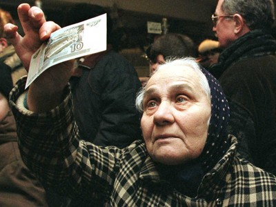 Đồng rúp tăng giá mạnh với gói kích thích 34,8 tỷ USD của Nga 