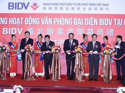 Lễ cắt băng khai trương VPĐD BIDV tại Đài Bắc