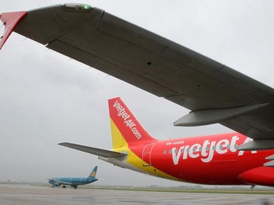 Vietnam Airlines và Vietjet khi nắm tổng cộng tới khoảng 87% thị phần hàng không nội địa (ảnh: Zing)