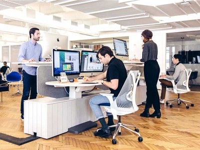 Đau lưng có lẽ là lời phàn nàn thường gặp nhất từ những người phải ngồi quá lâu (ảnh minh họa)