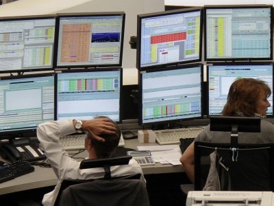 Khối ngoại bán ròng hàng trăm tỷ đồng trong phiên đầu tuần