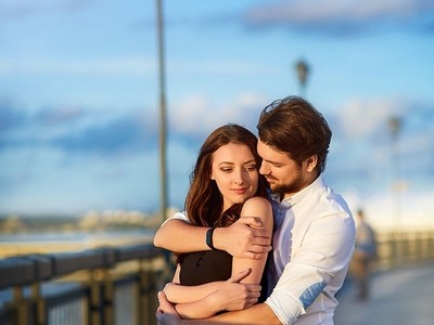 9 cách ôm khiến tim đối phương loạn nhịp