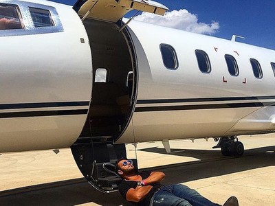 Hội cha mẹ giàu khoe cuộc sống vương giả