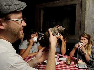 Bỏ tiền triệu để ăn và uống cùng… chuột