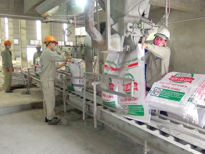 Hóa chất Đức Giang - Lào Cai (DGL) lấy ý kiến thay đổi phương án trả cổ tức năm 2016 từ cổ phiếu sang tiền mặt