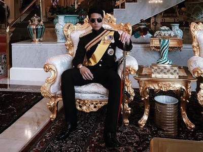 Cuộc sống giàu sang “vạn người mơ” của Hoàng tử điển trai 9X