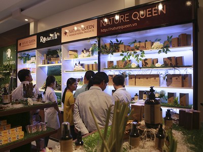 Sao Thái Dương (SJF): Cổ phiếu lao dốc, các lãnh đạo đua nhau đăng ký mua vào