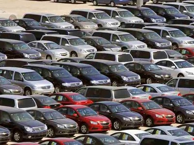 Xe nhập về ùn ùn, xe trong nước ứ đọng, dân Việt vẫn mua xe giá đắt