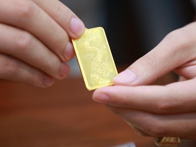 Giá vàng hôm nay ngày 18/10: Ngược chiều thế giới, vàng trong nước quay đầu giảm