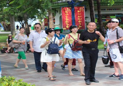 Trung bình mỗi ngày có hơn 10,4 nghìn lượt khách Trung Quốc đến Việt Nam du lịch