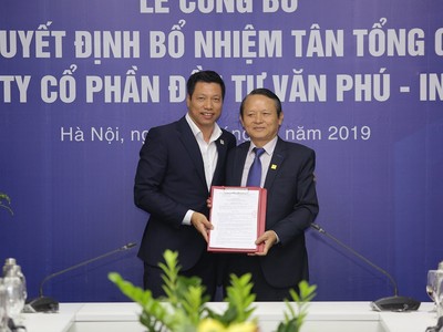 Ông Đoàn Châu Phong (bên phải)