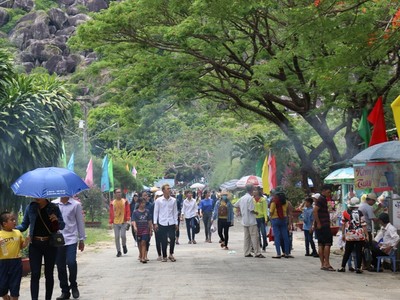 Tức Dụp luôn thu hút du khách vào các dịp Lễ, Tết