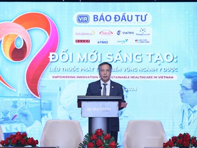 Ông Lê Trọng Minh, Tổng biên tập Báo Đầu tư phát biểu khai mạc Hội thảo Đổi Mới Sáng Tạo - Liều Thuốc Phát Triển Ngành Y Dược” sáng 25/9. Ảnh Dũng Minh.