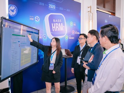 Doanh nghiệp trải nghiệm sản phẩm công nghệ demo bên lề sự kiện SaaS Day 2024 tại Hà Nội