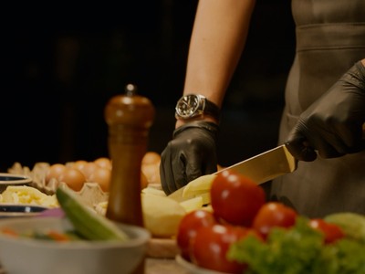 Đầu bếp là một trong những nghề cần sự tập trung cao độ và áp lực cực lớn.