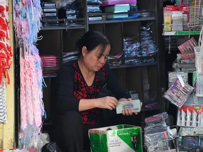 Hộ kinh doanh có nhiều lo lắng vì hộ khoán đang trong “vùng an toàn” phải chuyển sang kê khai. Ảnh Hoàng Anh.