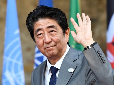 Ông Shinzo Abe chính thức tái đắc cử Thủ tướng Nhật Bản ngày 1/11 sau khi đảng của ông giành chiến thắng tuyệt đối tại cuộc bầu cử Hạ viện tháng trước và ông dự kiến sẽ tại vị cho đến năm 2021.